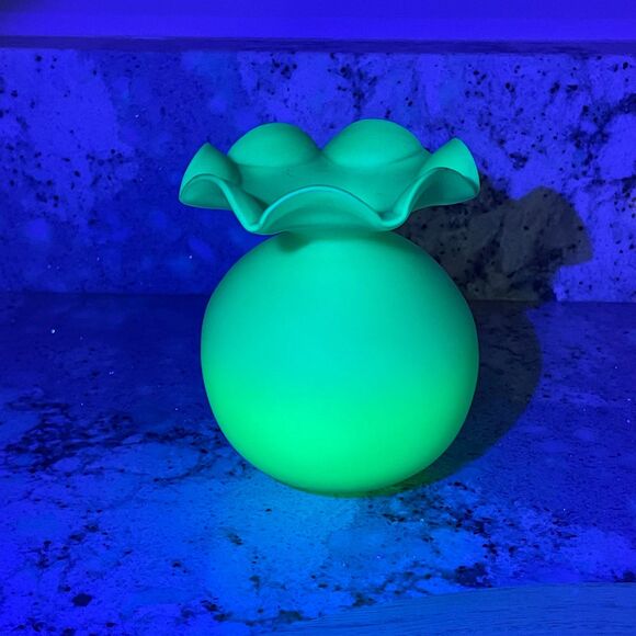 Vtg Murano Burmese Uranium Glowing Glass Vase Vetro Artistico Veneziano Label